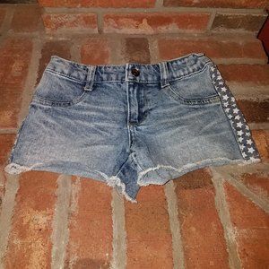 Lincoln outfitters girl shorts